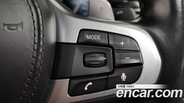 BMW 5-Series 2018 — photo 22