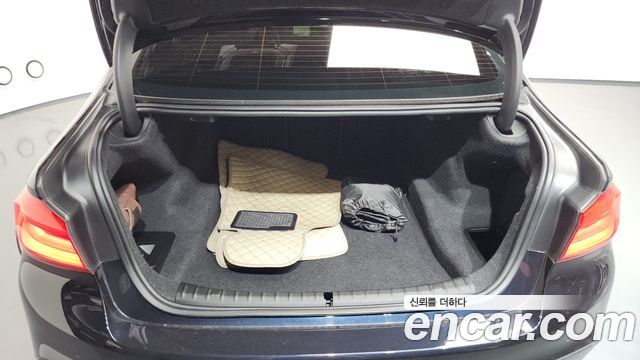 BMW 5-Series 2018 — photo 25