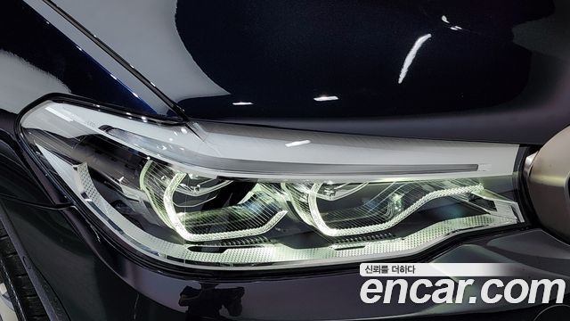 BMW 5-Series 2018 — photo 8