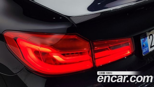 BMW 5-Series 2018 — photo 9