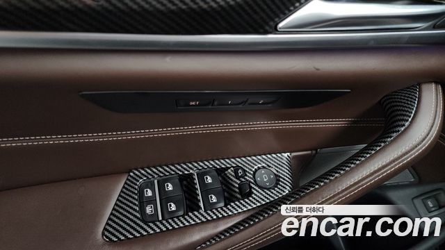 BMW 5-Series 2018 — photo 28