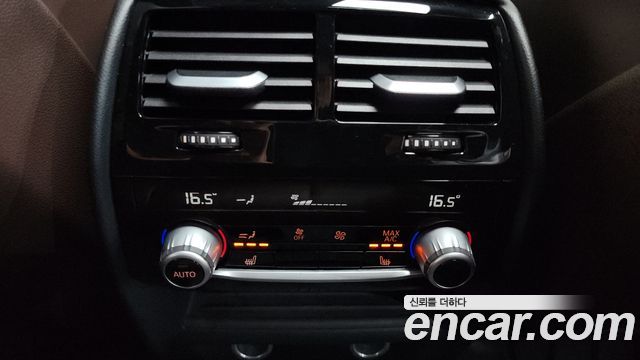 BMW 5-Series 2018 — photo 31
