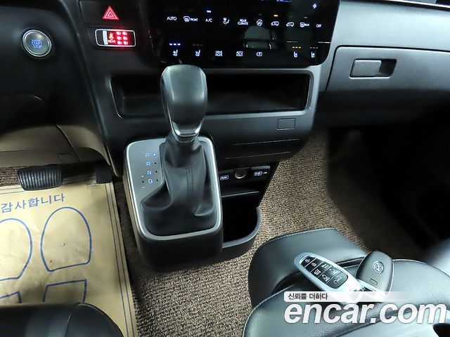Hyundai Staria 2023 — photo 9