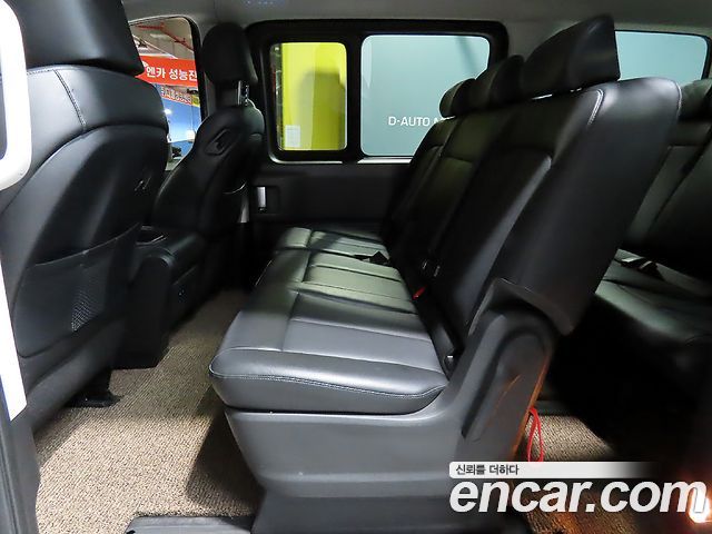 Hyundai Staria 2023 — photo 11