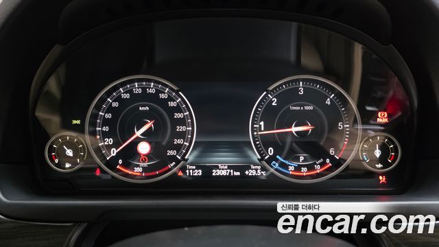 BMW 5-Series 2015 — photo 8