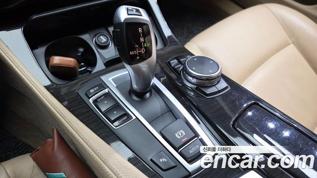 BMW 5-Series 2015 — photo 9