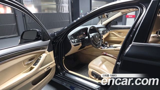 BMW 5-Series 2015 — photo 10