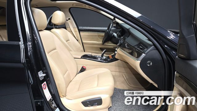 BMW 5-Series 2015 — photo 11