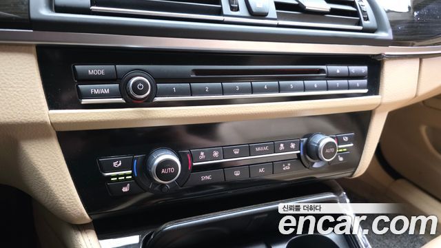 BMW 5-Series 2015 — photo 18
