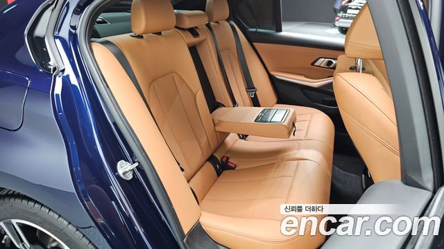 BMW 3-Series 2025 — photo 17