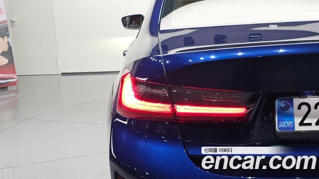 BMW 3-Series 2025 — photo 9