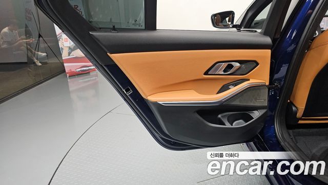 BMW 3-Series 2025 — photo 15