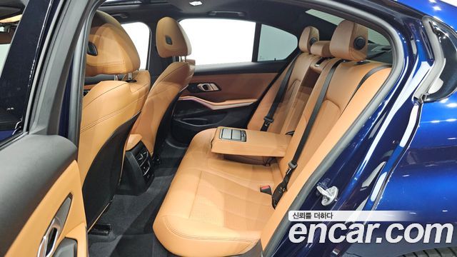 BMW 3-Series 2025 — photo 16
