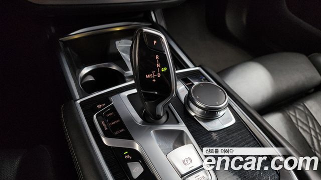 BMW 7-Series 2016 — photo 9