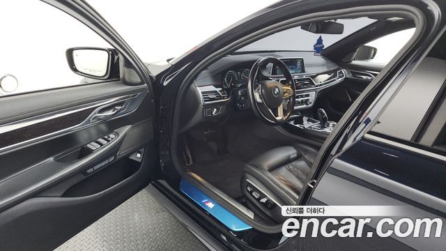 BMW 7-Series 2016 — photo 10