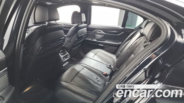 BMW 7-Series 2016 — photo 19