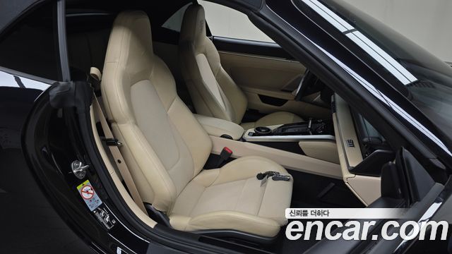 Porsche 911 2021 — photo 16