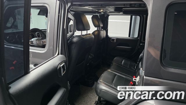Jeep Wrangler 2019 — photo 11