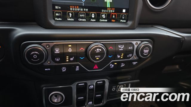 Jeep Wrangler 2019 — photo 13