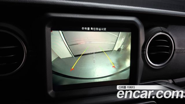 Jeep Wrangler 2019 — photo 16