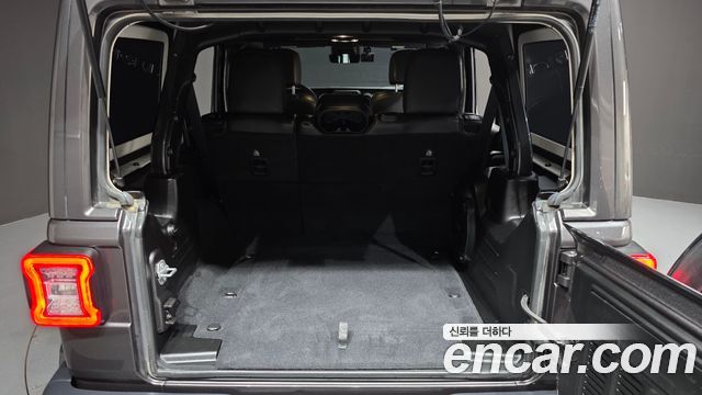 Jeep Wrangler 2019 — photo 18