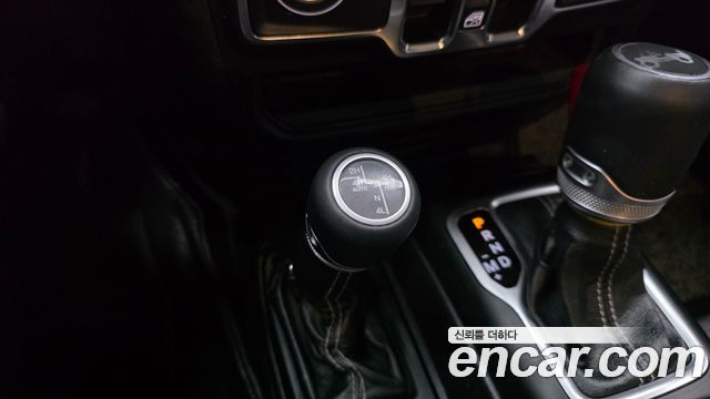 Jeep Wrangler 2019 — photo 19