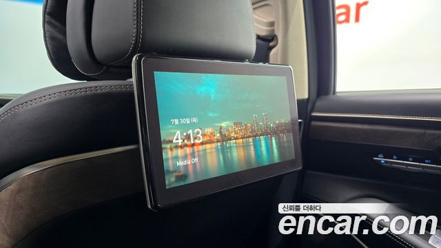 Genesis G90 2019 — photo 23