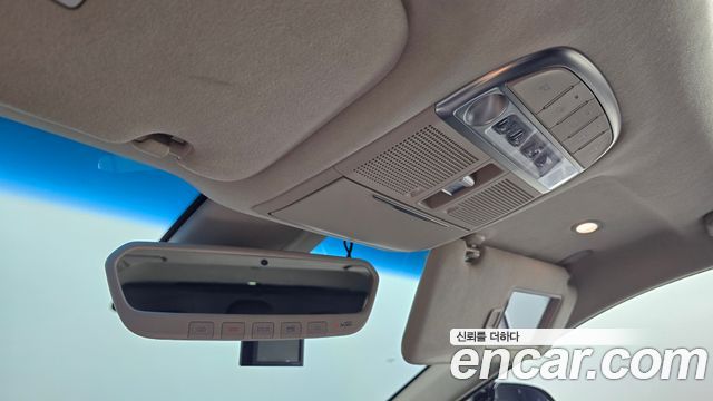 Genesis G90 2019 — photo 33