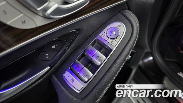 Mercedes-Benz GLC-Class 2020 — photo 28