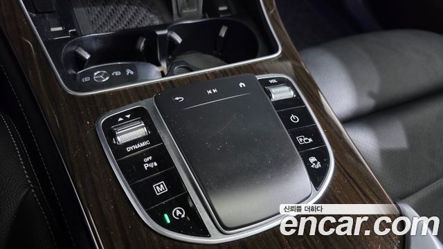 Mercedes-Benz GLC-Class 2020 — photo 32
