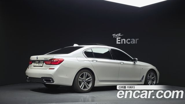 BMW 7-Series 2017 — photo 2
