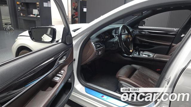 BMW 7-Series 2017 — photo 10