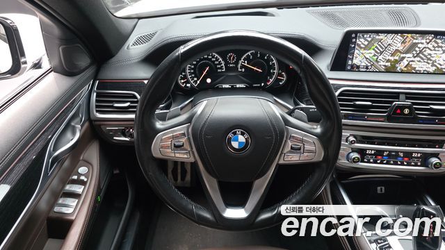 BMW 7-Series 2017 — photo 13