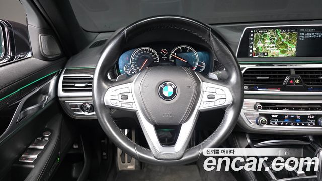 BMW 7-Series 2018 — photo 12