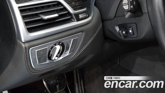 BMW 7-Series 2018 — photo 15