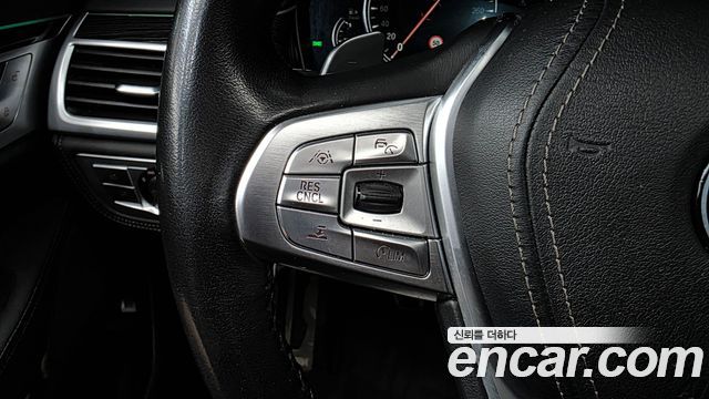 BMW 7-Series 2018 — photo 17