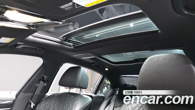 BMW 7-Series 2018 — photo 19