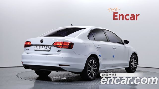 Volkswagen Jetta 2015 — photo 2