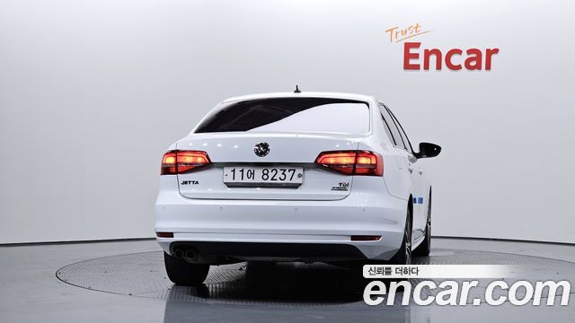 Volkswagen Jetta 2015 — photo 4