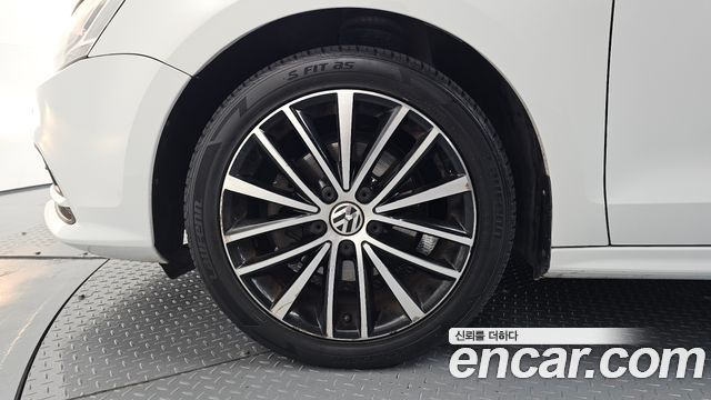 Volkswagen Jetta 2015 — photo 5