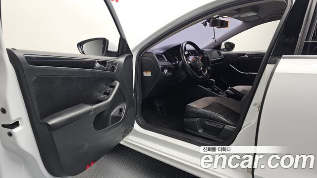 Volkswagen Jetta 2015 — photo 10