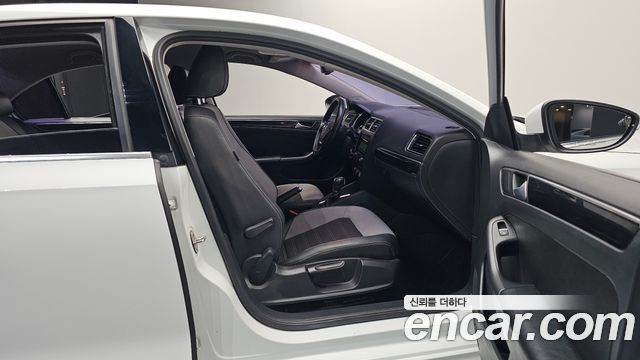 Volkswagen Jetta 2015 — photo 11