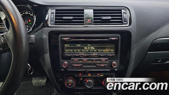 Volkswagen Jetta 2015 — photo 15