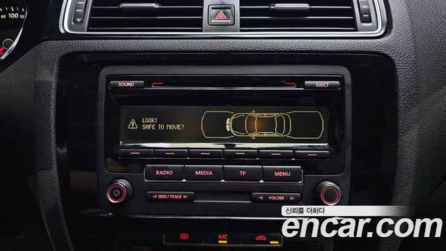 Volkswagen Jetta 2015 — photo 16