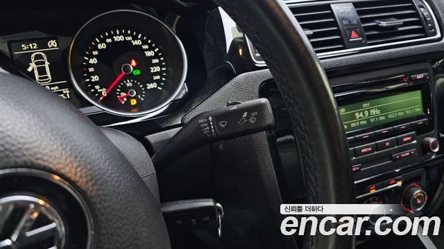 Volkswagen Jetta 2015 — photo 18