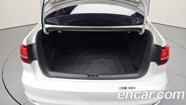 Volkswagen Jetta 2015 — photo 20