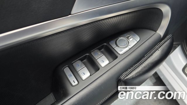 Genesis G70 2019 — photo 24
