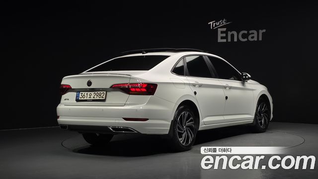 Volkswagen Jetta 2021 — photo 2