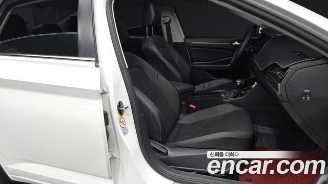 Volkswagen Jetta 2021 — photo 17