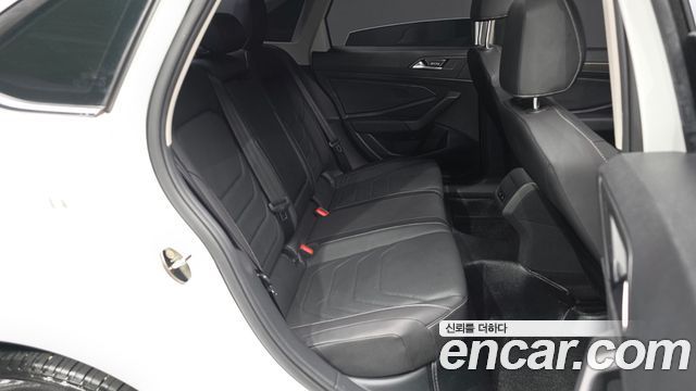 Volkswagen Jetta 2021 — photo 18